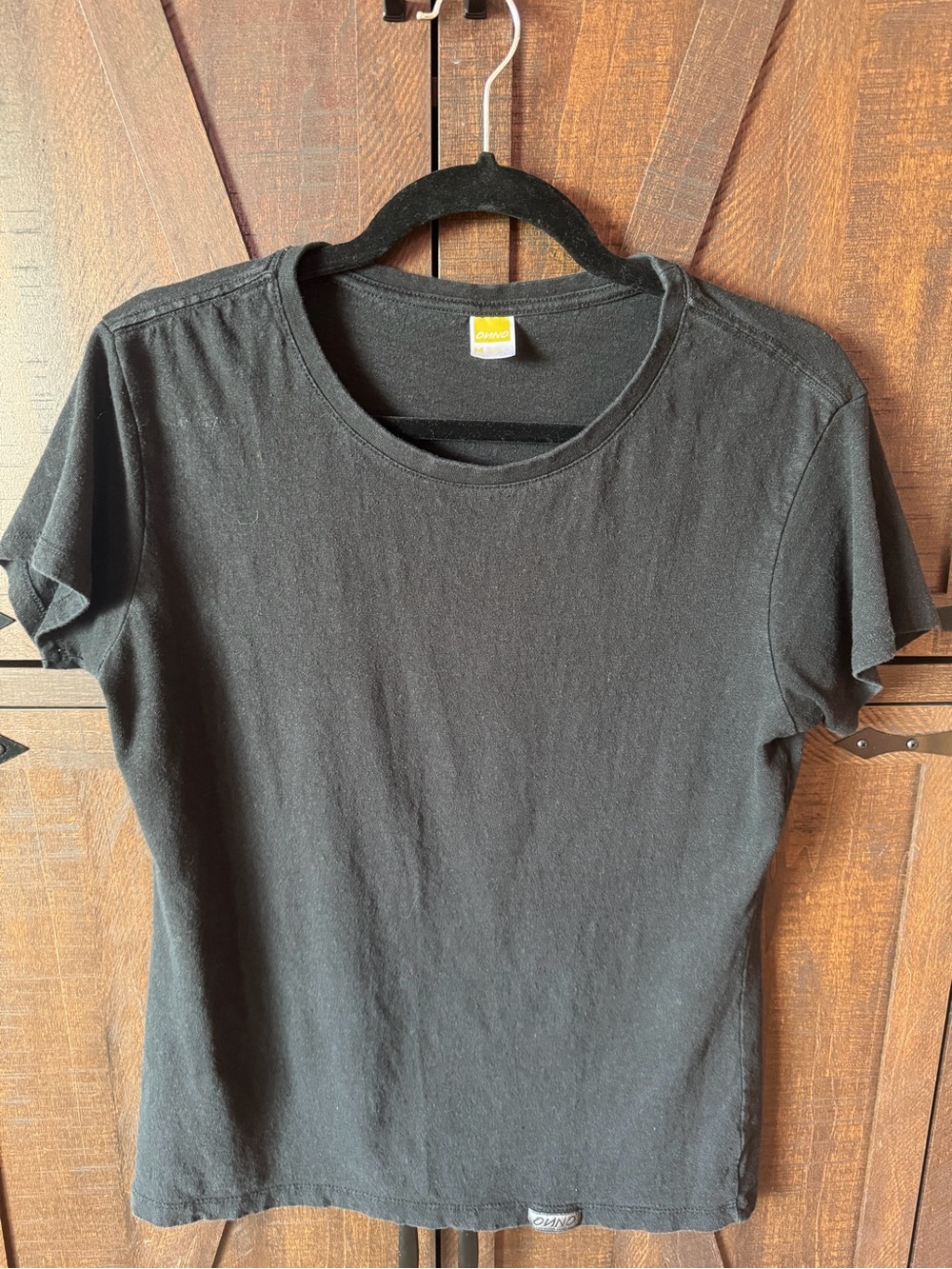ONNO Classic Black Women’s Crewneck Tee hemp medium